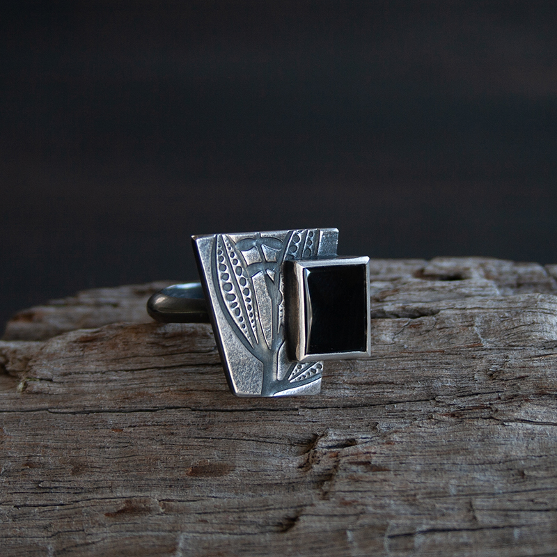 Image of WR Ring 925 Leaf Embossed, Black Onyx EMBR9 422