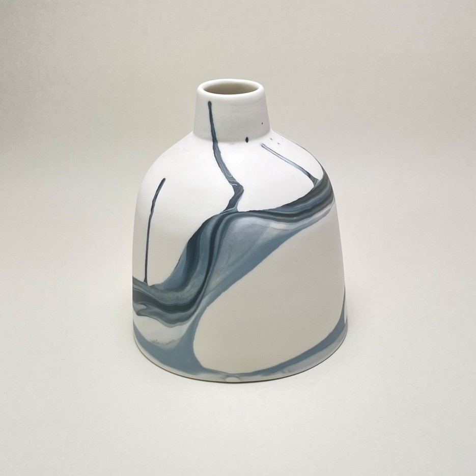 Image of Porcelain Bottle Wisp Lge | BF-W206