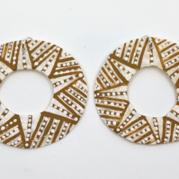 Image for Buku Gipipi Earrings (Oyster Shell) Earth Pigment 2198a-24