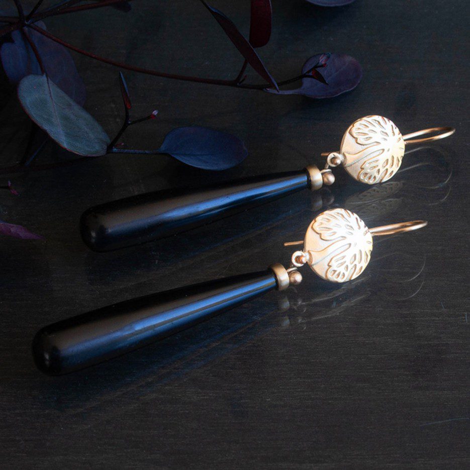 Image of Earrings | Black Onyx, 9ct Gold Discs - Onyx er 1G (WR)