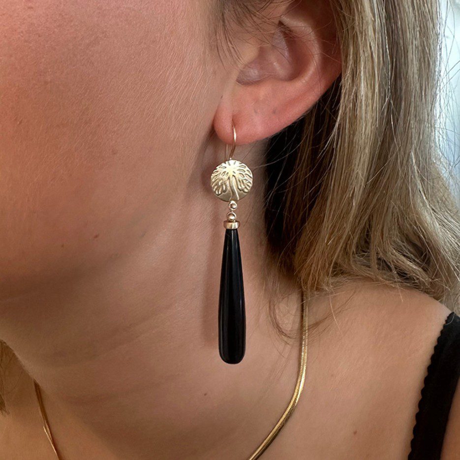 Image of Earrings | Black Onyx, 9ct Gold Discs - Onyx er 1G (WR)