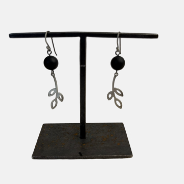 Image for WR Earrings SS Triple Petal with Onyx