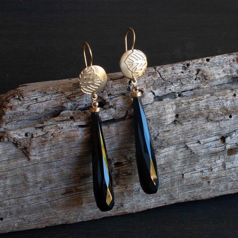 Image of Earrings | Black Onyx, 9ct Gold Discs - Onyx er 2G (WR)
