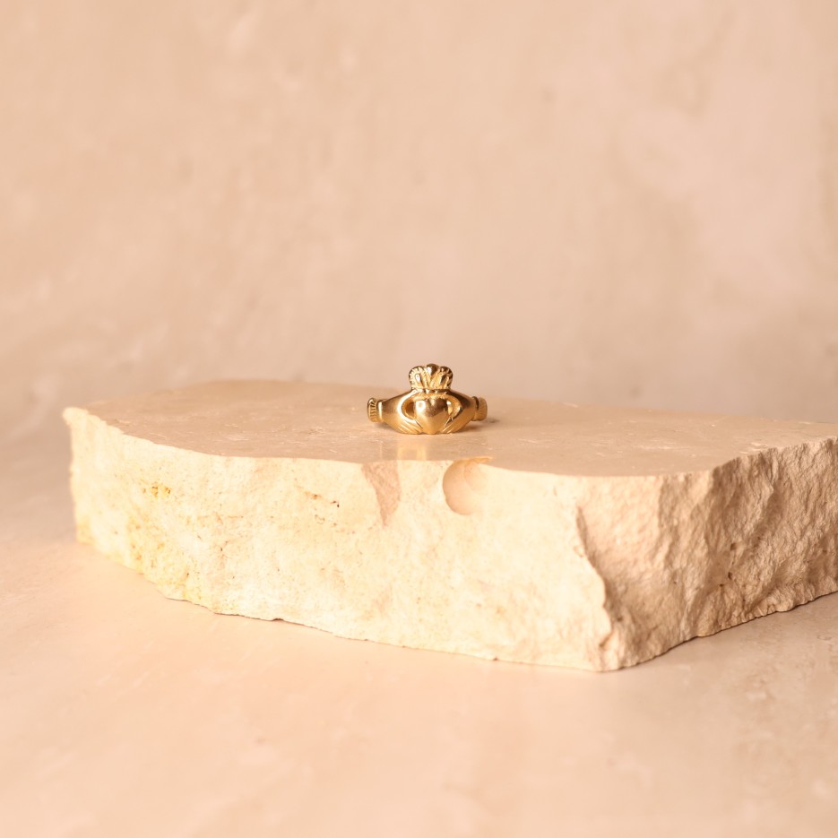 Image of Ring | 9kt, Claddagh Design (R56)