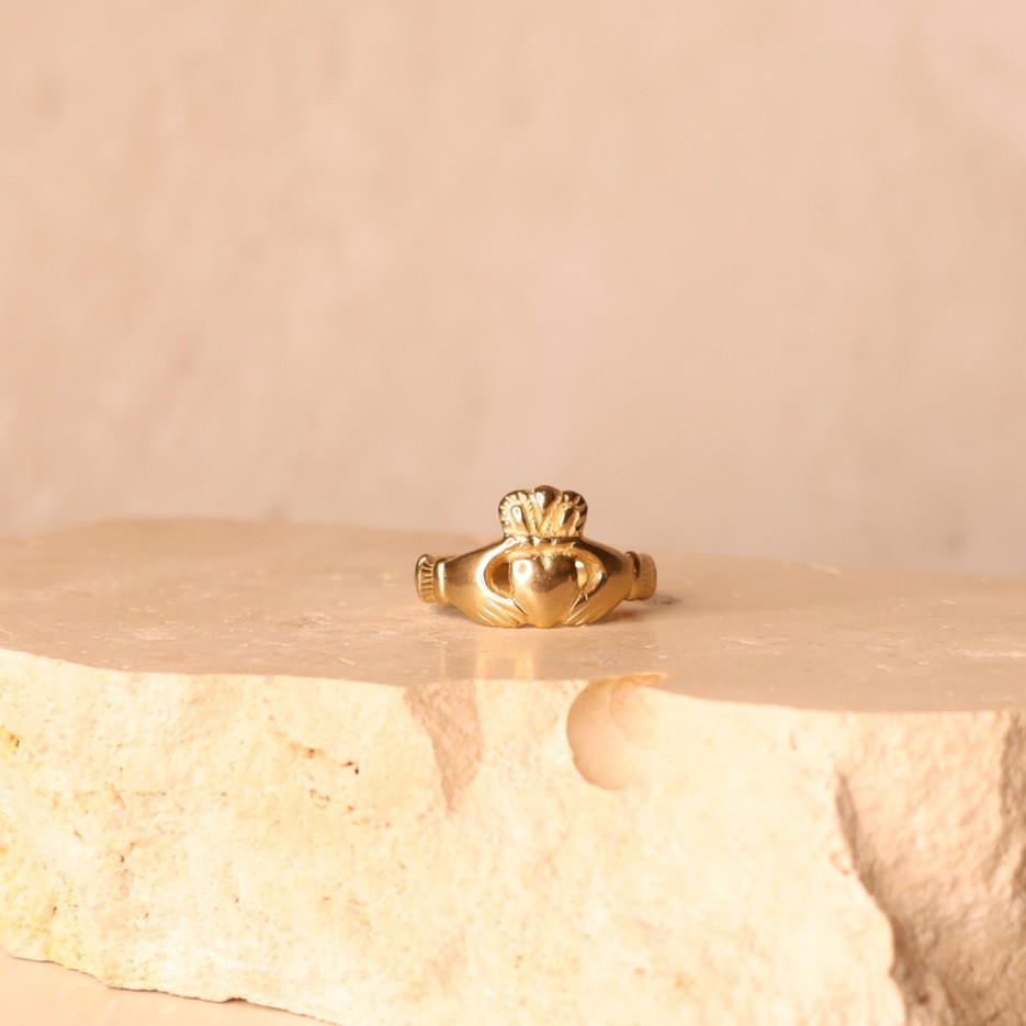 Image of Ring | 9kt, Claddagh Design (R56)