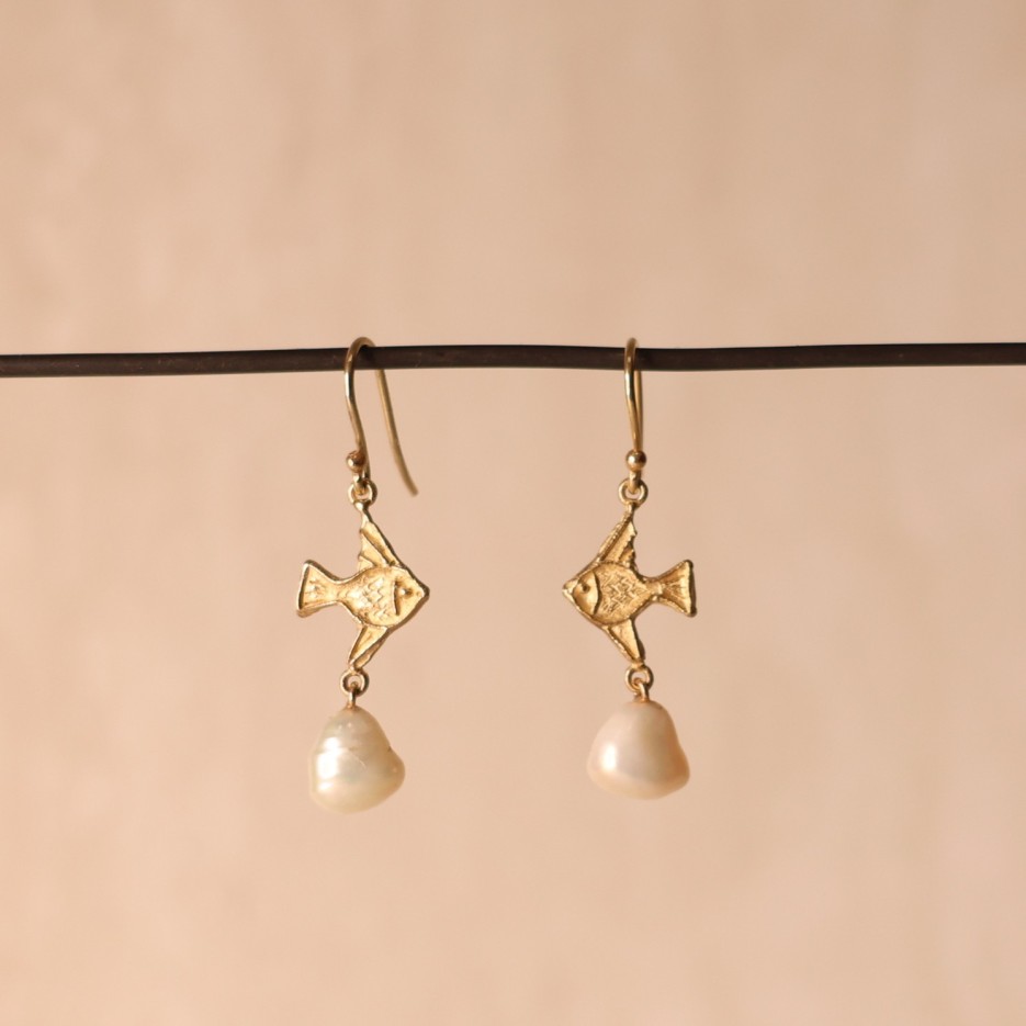 Image of Earrings | 9ct Gold Kissing Fish (NRE5)