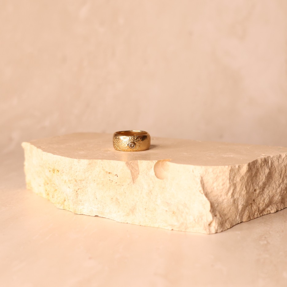 Image of Ring | Paisley Design, 9ct Gold + Diamond 0.1ct (PASR8)