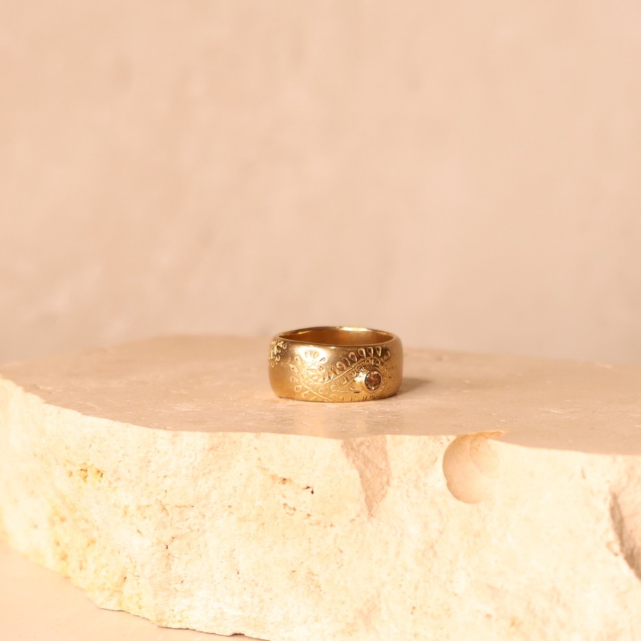 Image of Ring | Paisley Design, 9ct Gold + Diamond 0.1ct (PASR8)