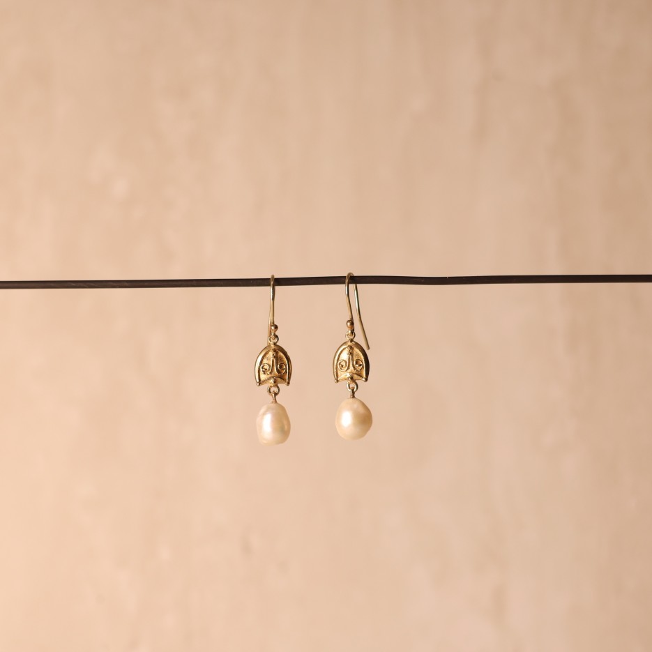 Image of Earrings | Half Moon Frond Design, 9ct Gold + FWP (MYBE21H)