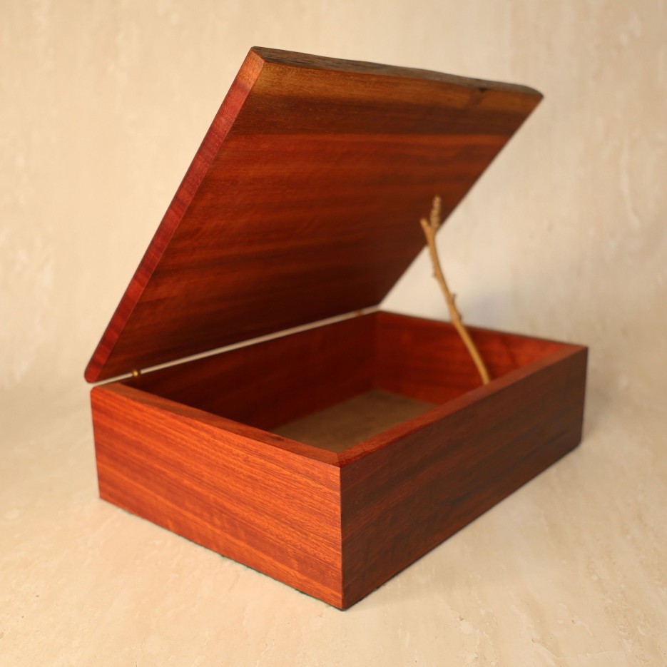 Image of Wooden Box | Jarrah w Natural Edge 159