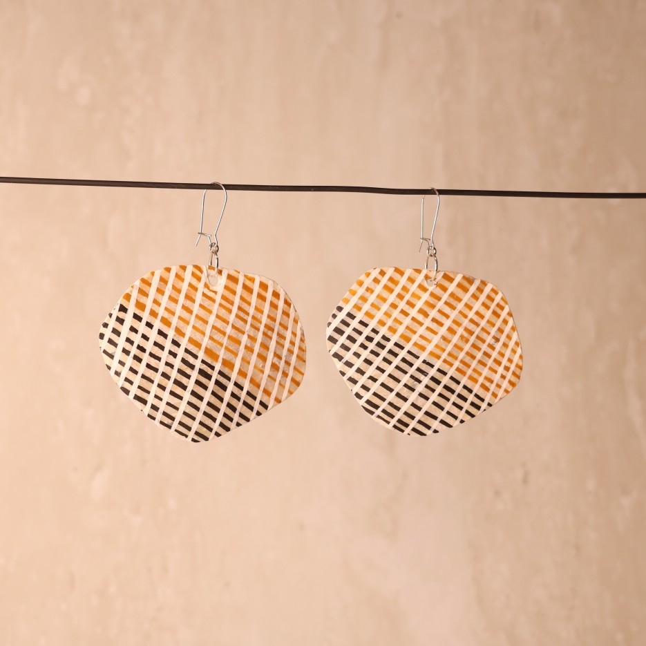 Image of Buku Earrings | Oyster Shell, Earth Pigment (0861-23)