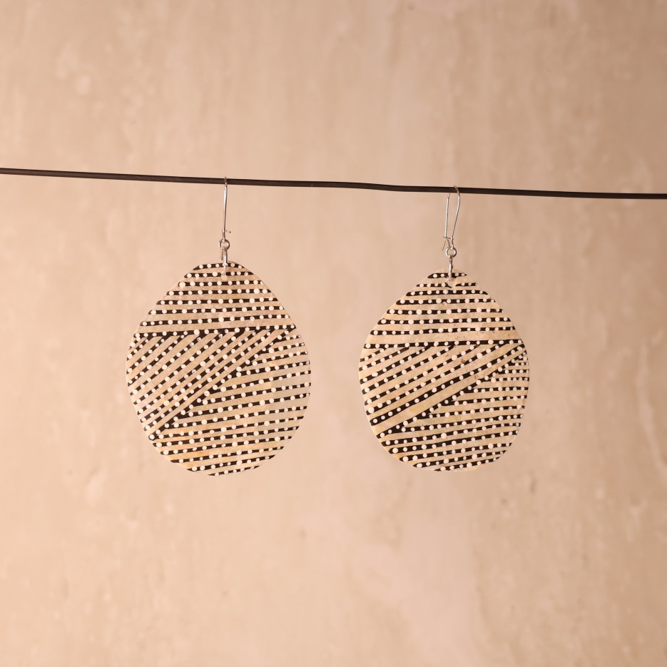 Image of Buku Earrings | Oyster Shell, Earth Pigment (0861-23-3)