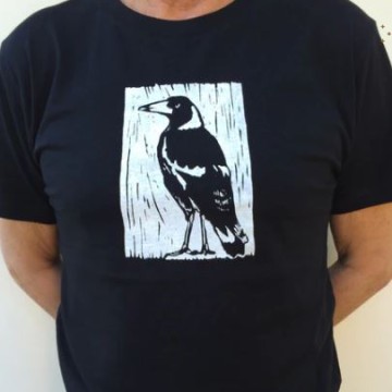 Image for Tshirt L |- Magpie on Black (BLD)
